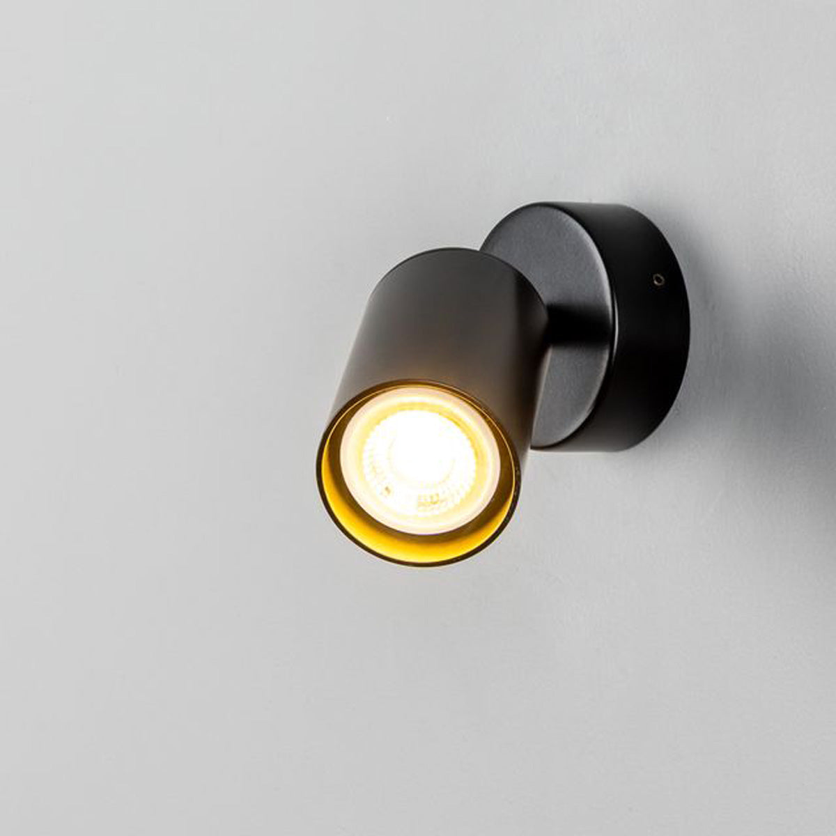 Evanston Wall Light