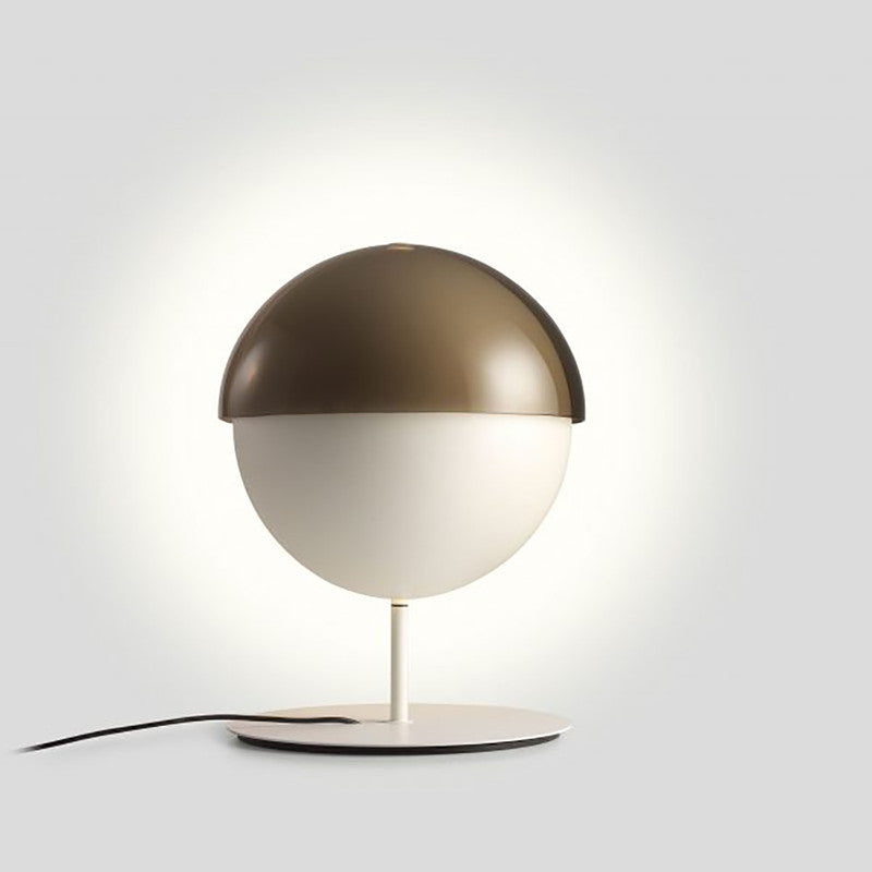 Theia M - Table