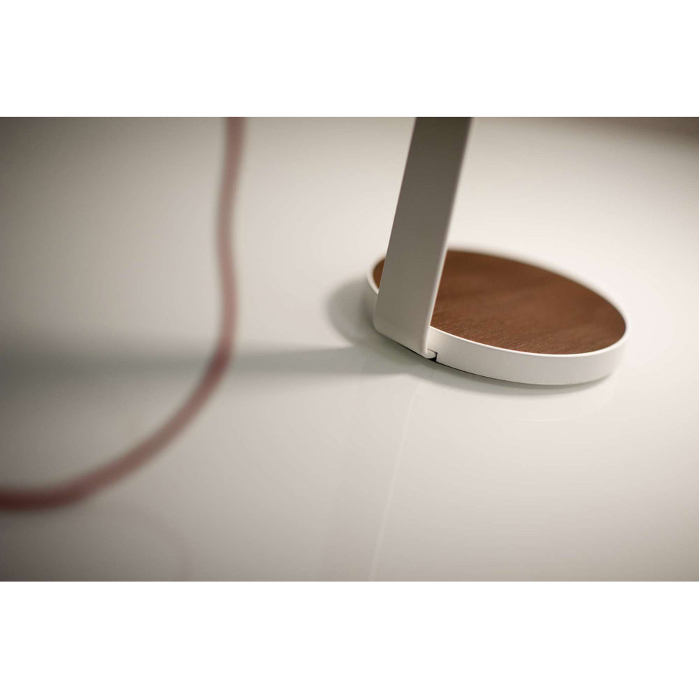 GRAVY DESK LAMP WALNUT BASE DETAILS