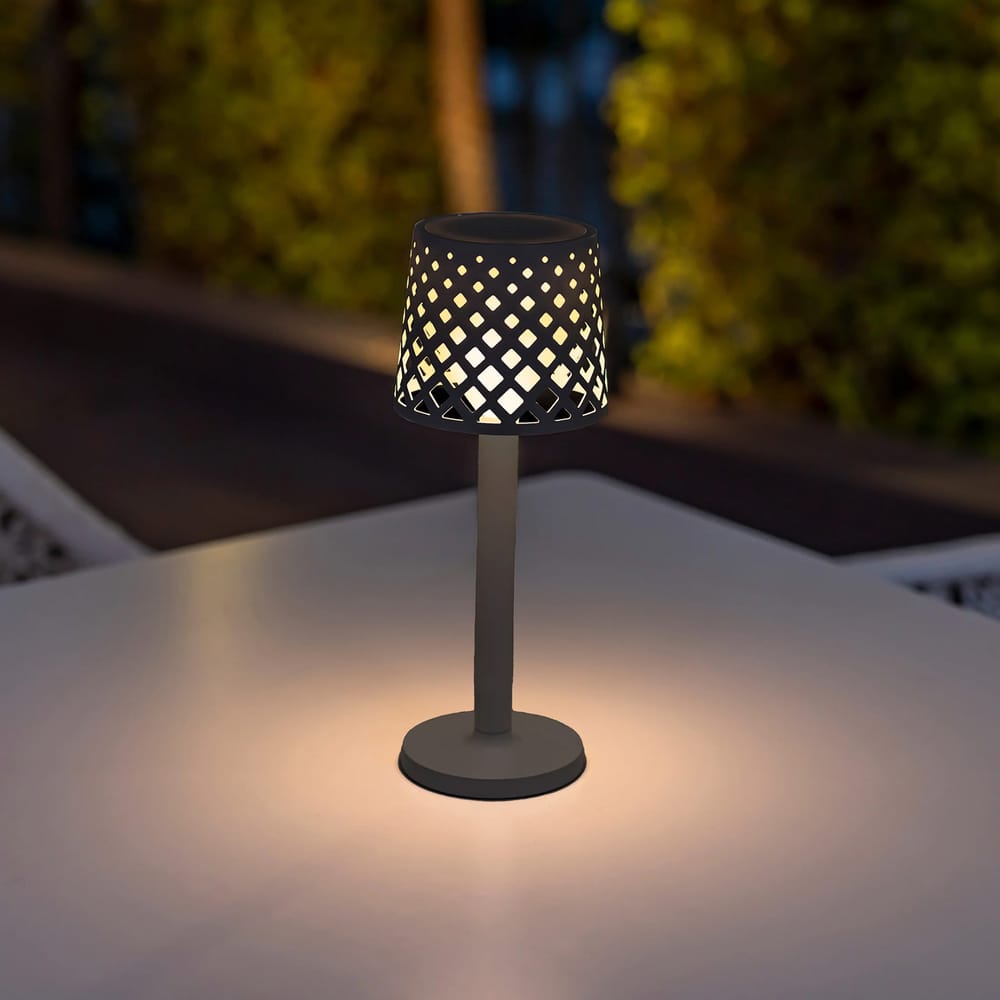 Gretita by Newgarden: The ideal wireless table lamp for your home or garden, made from recycled plastic.