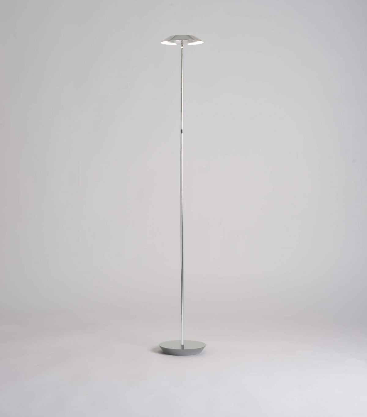 Royyo LED floor lamp in silver with silver base plate from Koncept lighting
