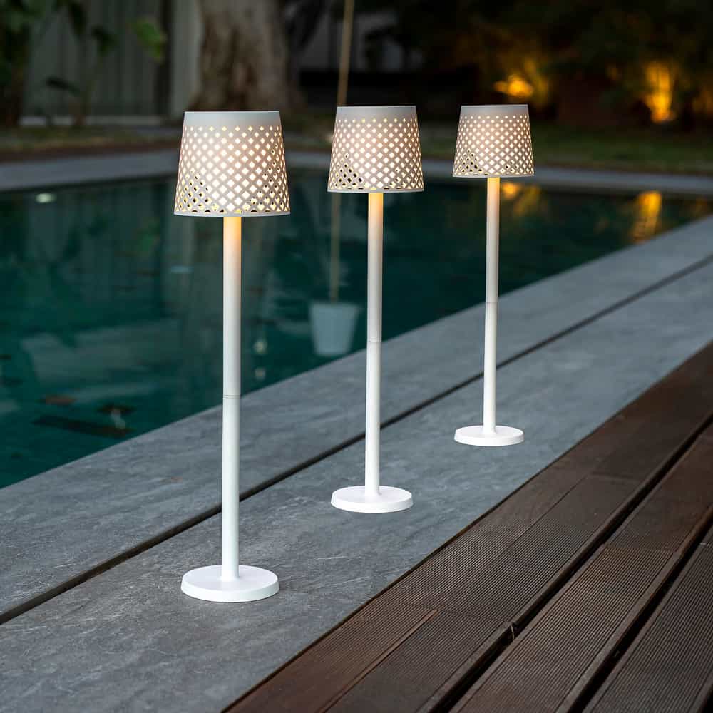 Experience Greta's transformative garden lighting. 5 lamps in 1 design, made from recycled ocean plastic.